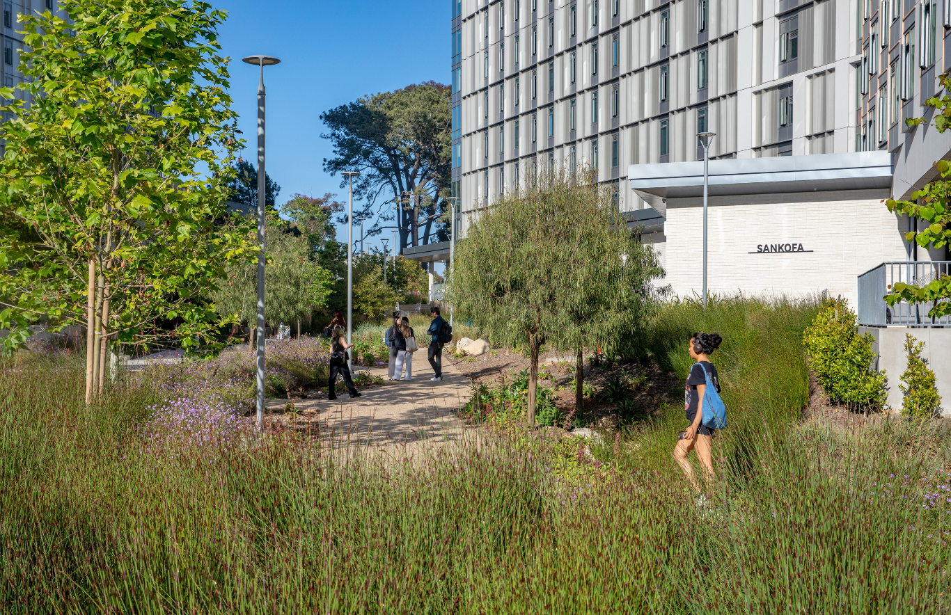 Students walking along an outdoor path at University of California San Diego Theatre District Living and Learning Neighborhood. Photo Credit: SWA Group – David Lloyd